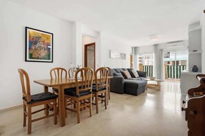 Televisión y oficina 