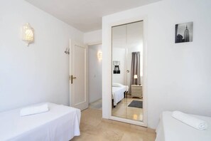 2 bedrooms, iron/ironing board, free WiFi, bed sheets