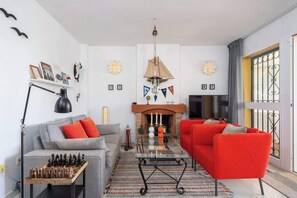 智能电视、壁炉、办公室