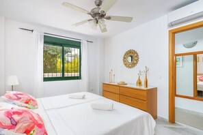 1 bedroom, iron/ironing board, travel cot, free WiFi - Gem in Pueblo El Jardin by Costarentals - Ref 136 (Benalmádena)