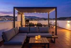 Unclassified image, 5 of 29, button