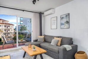 Téléviseur, bureau