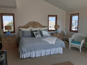 4 bedrooms, iron/ironing board, WiFi