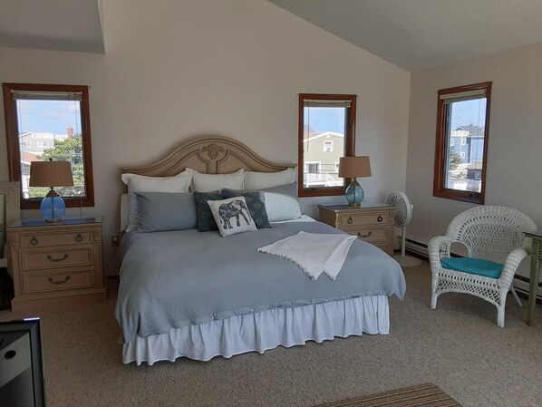 4 bedrooms, iron/ironing board, WiFi