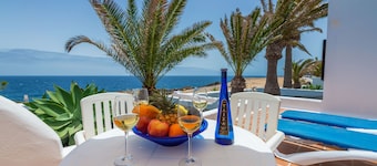 REYES Natur - Villa on the seafront
