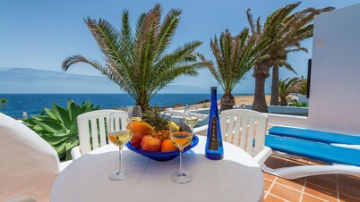 REYES Natur - Villa on the seafront