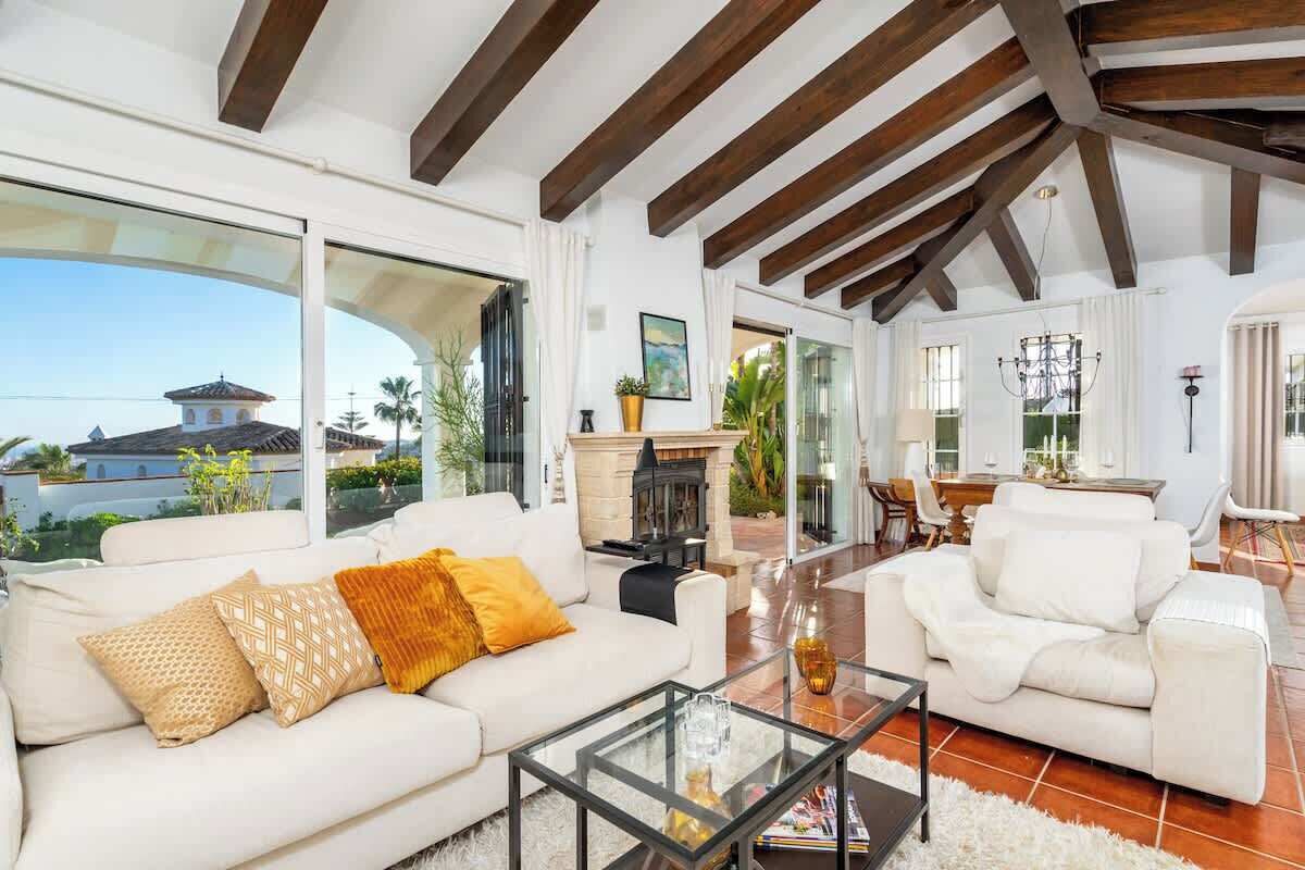 Smart TV, fireplace, offices