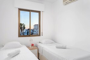 3 bedrooms, iron/ironing board, travel cot, free WiFi - Torrequebrada terrace by Costarentals - Ref 76 (Benalmádena)