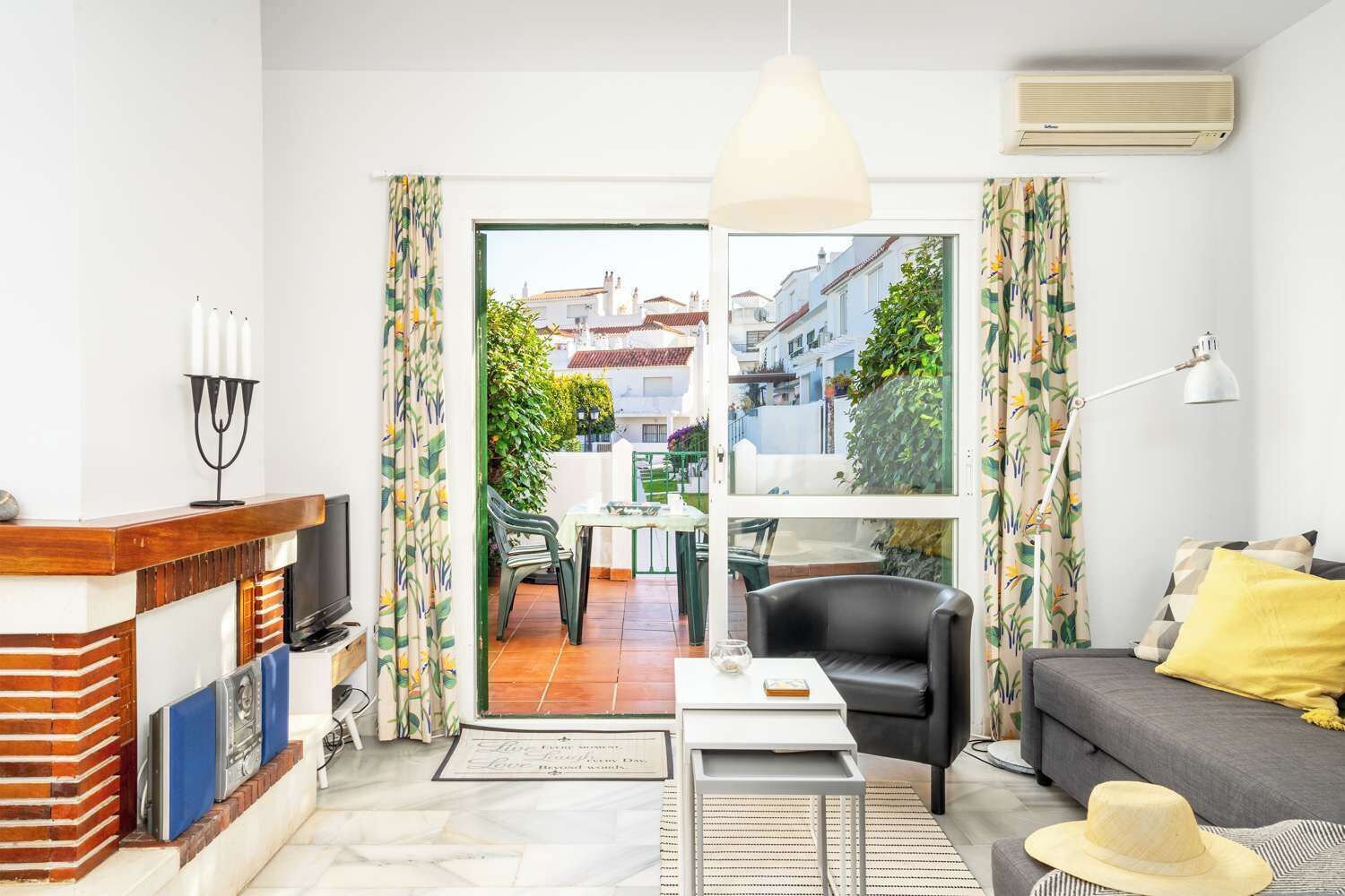 TV connectée, chaîne hi-fi, espaces bureaux