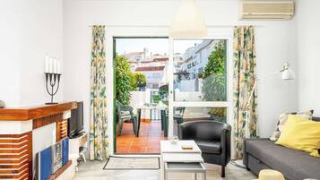 TV connectée, chaßne hi-fi, espaces bureaux