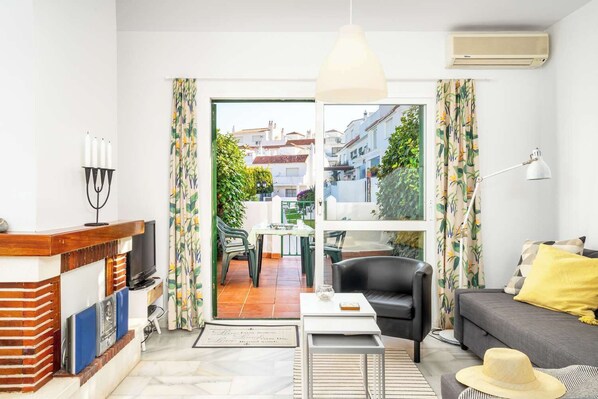 Smart TV, stereo, offices