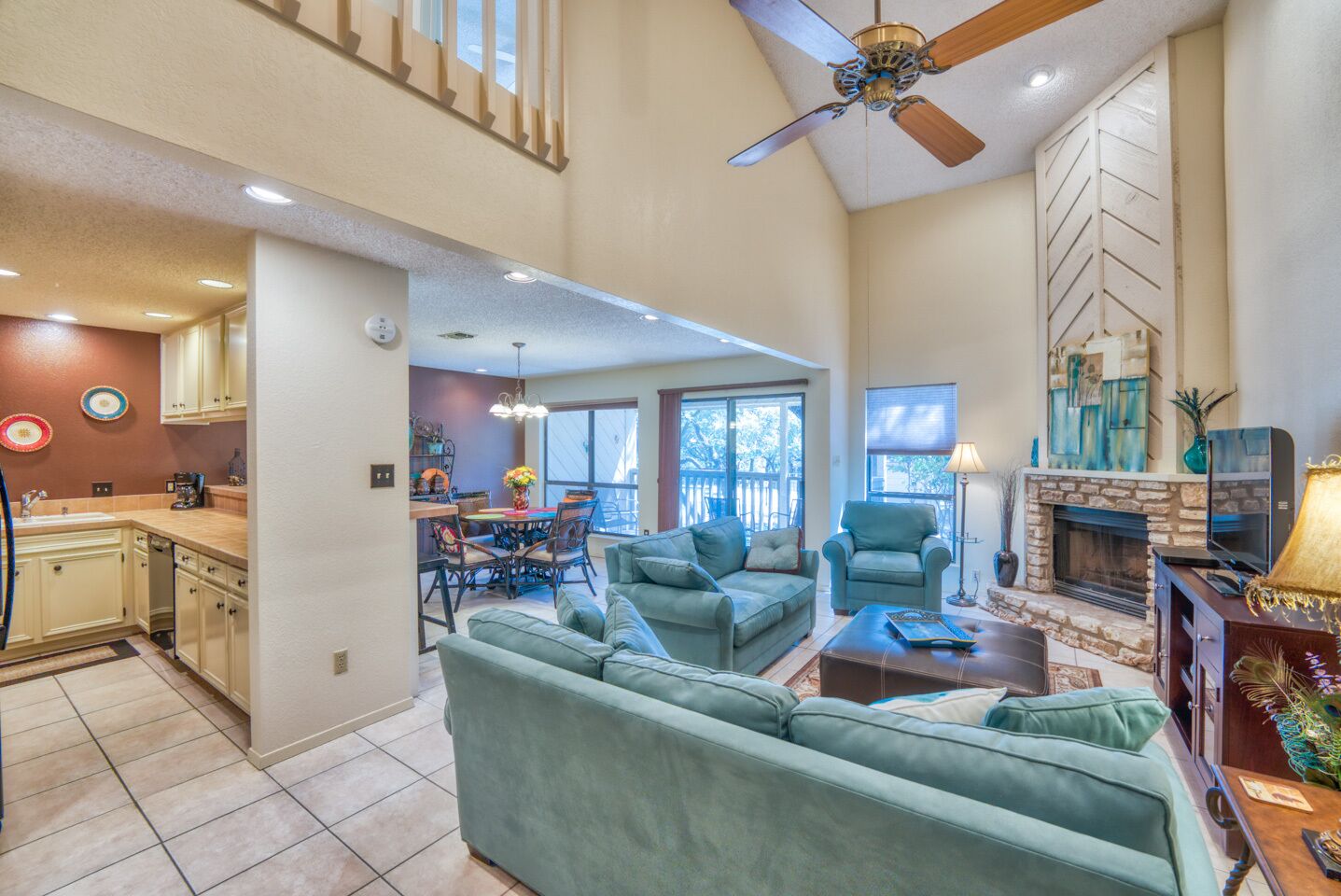 Smart TV, DVD player, books, stereo