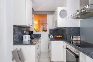 Kochgeschirr/Geschirr/Besteck, Gefrierschrank