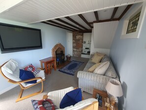 Smart TV, video games, DVD player, books - Cromla Cottage, Corrie, Isle of Arran (Corrie)