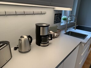 Fridge, oven, stovetop, dishwasher