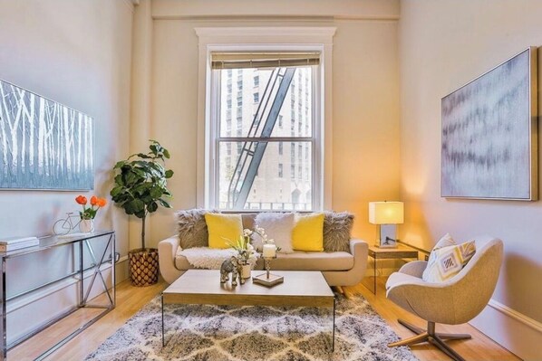 TV - Tucked in Cultural Epicenter of the City in San Francisco (San Francisco)