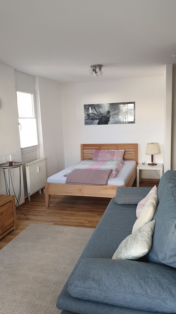 2 chambres, fer et planche à repasser, draps fournis