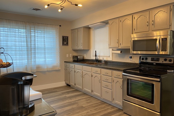 Frigorifero, microonde, forno, piano cottura