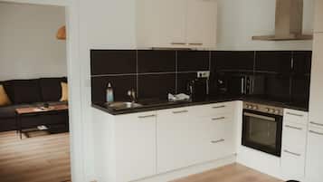 KĂŒhlschrank, Mikrowelle, Ofen, Herdplatte