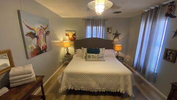 2 slaapkamers, een bureau, een strijkplank/strijkijzer, gratis wifi