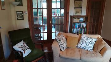 TV, DVD player, table tennis, books