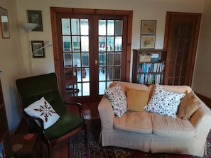TV, DVD player, ping pong, books