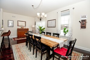 Dining - Modern Industrial, 12 min walk to Bridge St. (Phoenixville)