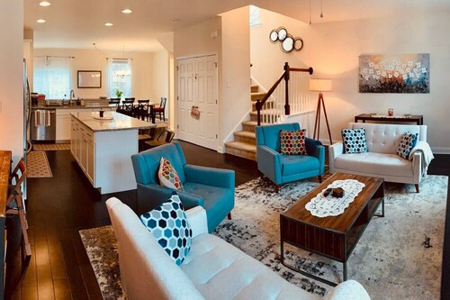 Modern Industrial, 12 min walk to Bridge St.