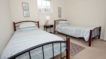 3 bedrooms, desk, iron/ironing board, free WiFi