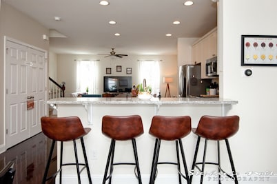 Modern Industrial, 12 min walk to Bridge St.