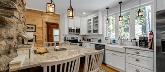 Tranquil, serene Sebago Lakefront House on 2 wooded acres - 300ft waterfront!