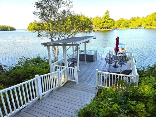Tranquil, Serene Sebago Lakefront House on 2 Wooded Acres - 300ft Waterfront!