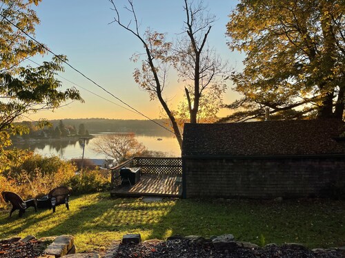 Cozy Cottage   with spectacular salt water  view / 4 Kayaks available/