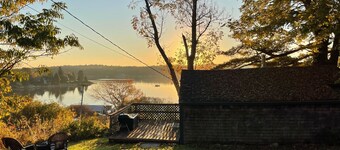 Cozy Cottage   with spectacular salt water  view / 4 Kayaks available/