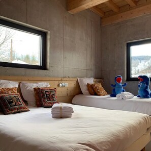 4 bedrooms, travel cot, WiFi