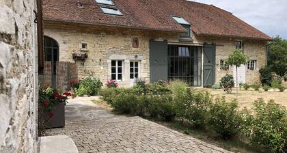 Grande maison de campagne design et lumineuse