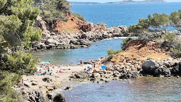 Plage, chaises longues