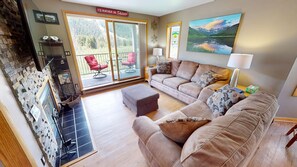 TV, fireplace, stereo - Pet Friendly End Unit! On River Trail. Walk/Shuttle to Keystone Dining, Shops (Keystone)