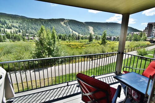 Pet Friendly End Unit! On River Trail. Walk to Festivals, Dining, Activities