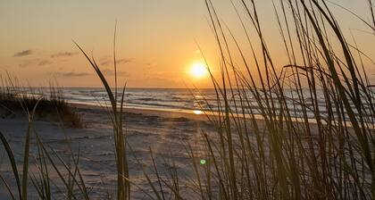 Ocean View Condo - Perfect location! 2 BR 2 BA