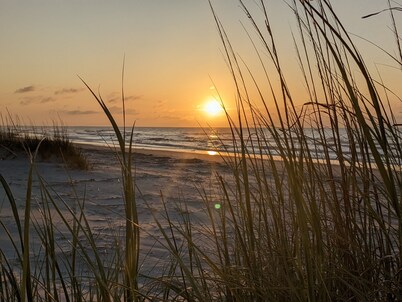 Ocean View Condo - Perfect location! 2 BR 2 BA