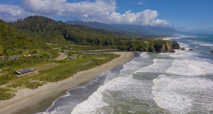 Paparoa Hut.