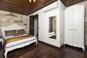 Egyptian cotton sheets, premium bedding, minibar, in-room safe - Marina Foça Hotel (Foça)