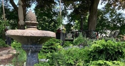 Walking Distance to Downtown and Waterfront - Cozy Studio Apartment
