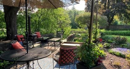 Walking Distance to Downtown and Waterfront - Cozy Studio Apartment