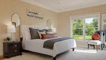 5 chambres, bureau, fer et planche Ă repasser, lit parapluie