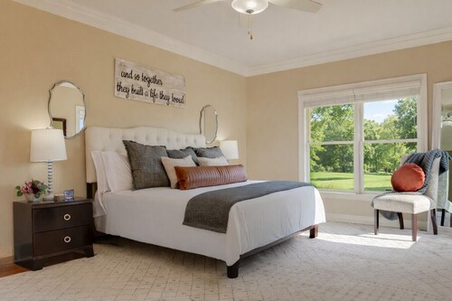 Beautiful country home (3800 sq ft) on 4 acres with river frontage - 10 beds!