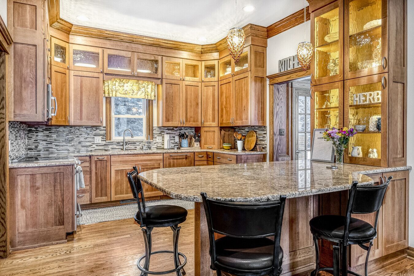 冰箱、微波炉、烤箱、炉灶