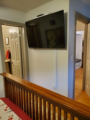 1 bedroom, travel cot, free WiFi, bed sheets