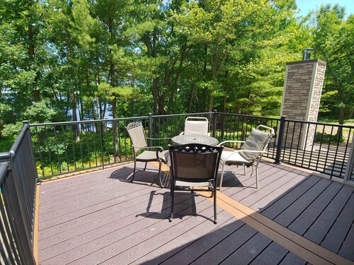 Secluded Lake Retreat